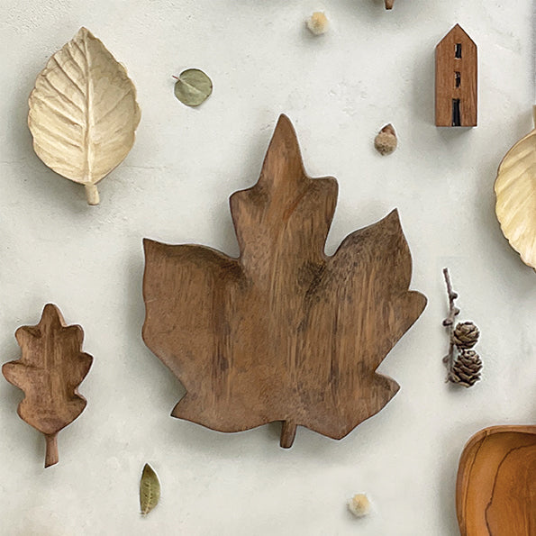 Handcarved Flat Wooden bowl - Maple Leaf