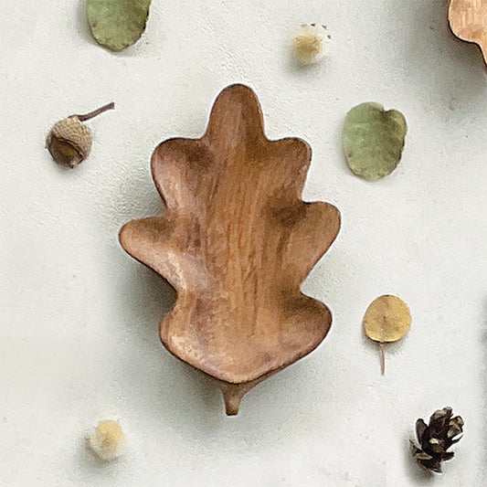 Handcarved Flat Wooden bowl - Oak Leaf