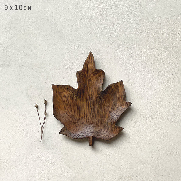 Handcarved Flat Wooden bowl - Small Maple Leaf